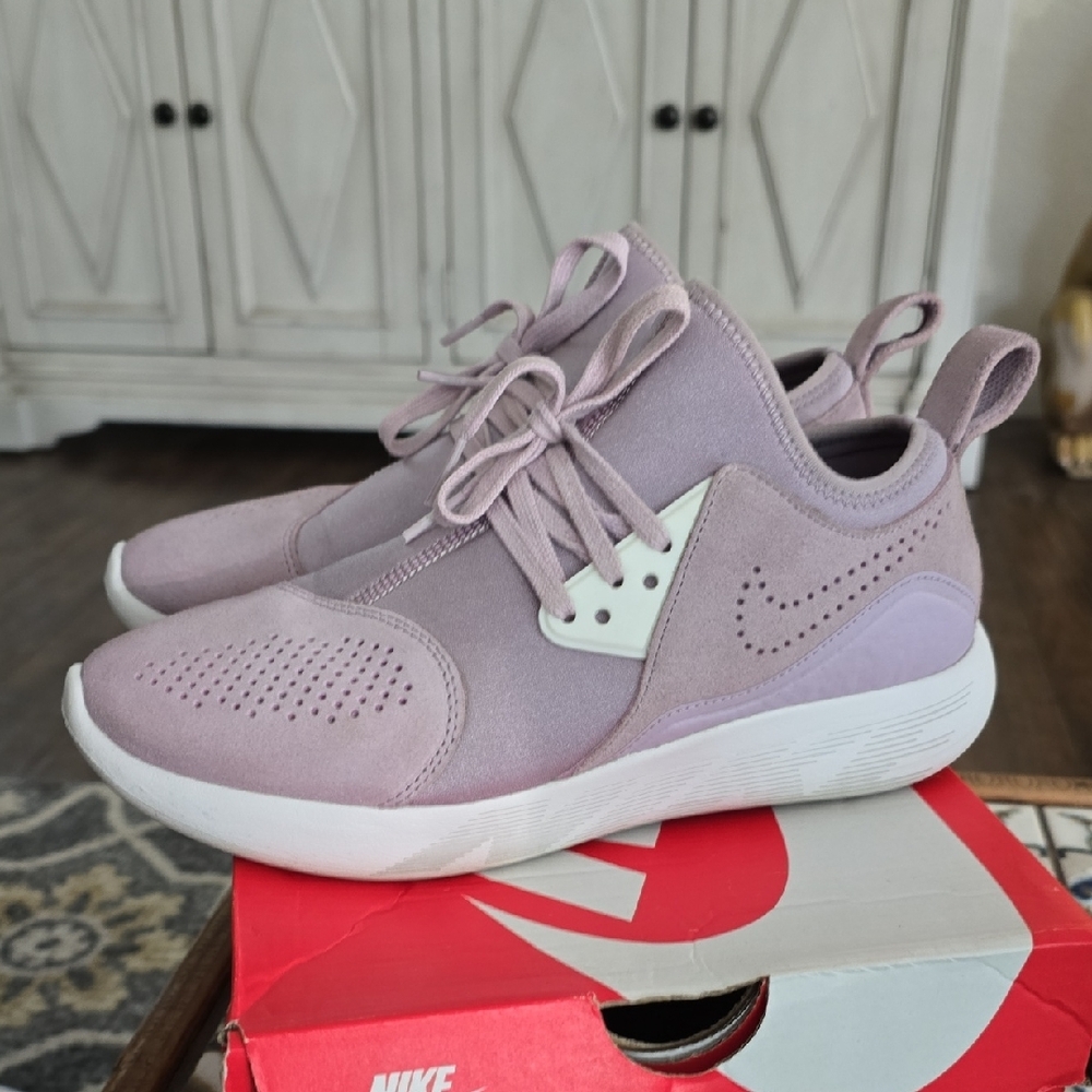 Nike Women's LunaCharge Premium Running Shoes